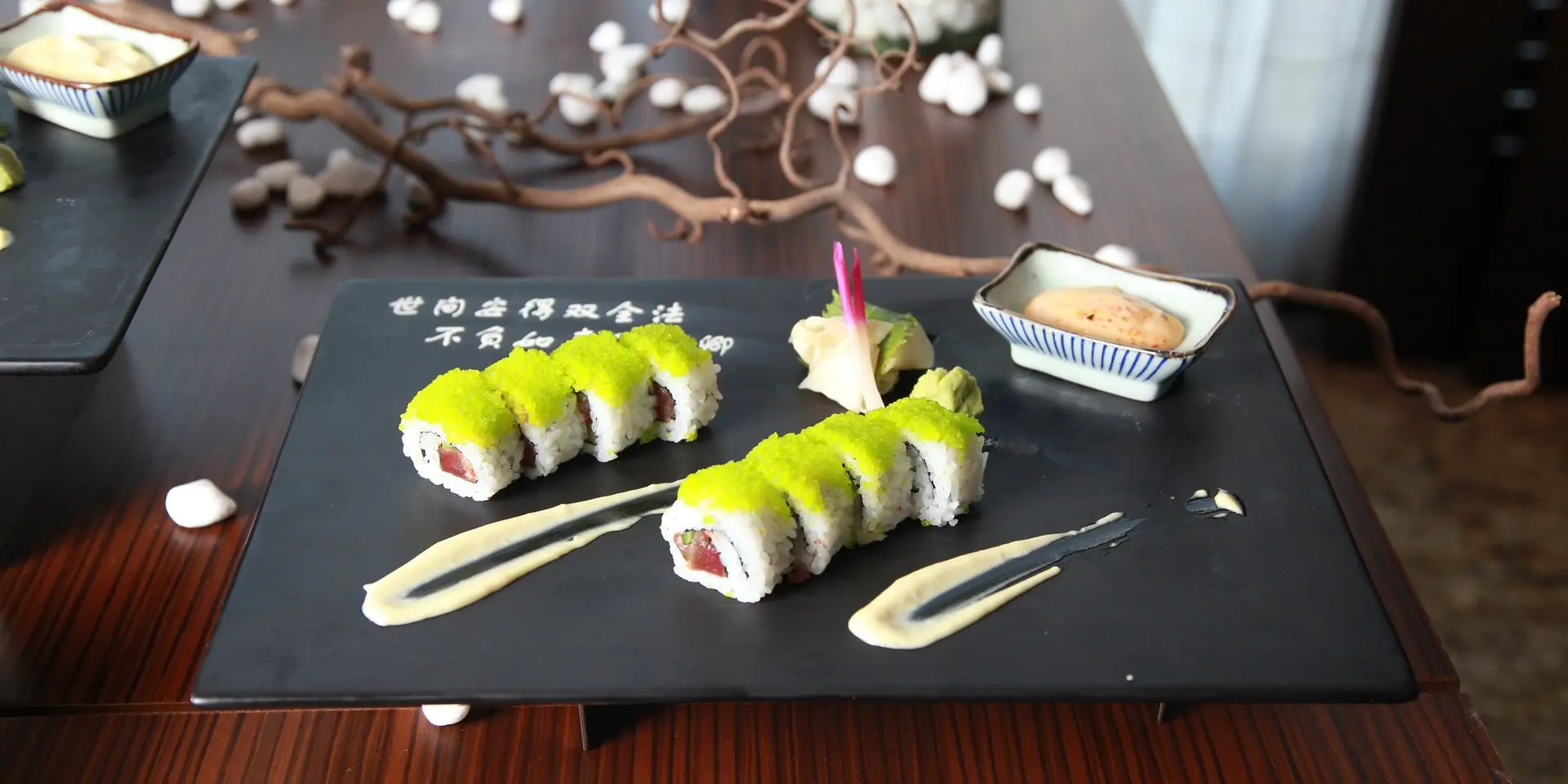 jak jeść sushi hosomaki imbir marynowany wasabi - Jak jeść imbir marynowany