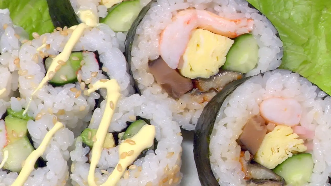 futomaki a california maki - Jak wygląda sushi California